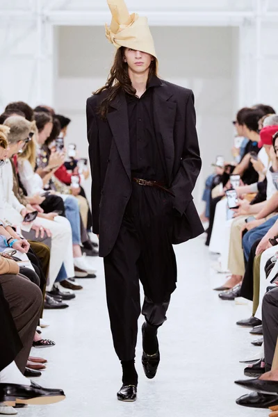 Look 19